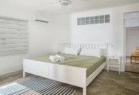 KITE BEACH HOTEL Two Story  2 /2 Oceanfront Apt with large Oceanfront Terrace - 3-stjärniga