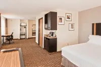 Holiday Inn Express & Suites CHANHASSEN by IHG - parking