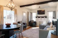 Charming 3-bedroom cottage with WiFi and AC in delightful downtown Guthrie - Wi-Fi