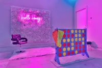 The Cacti House - Hot Tub, Game Room, Cactus Mural, Minutes from Downtown Dallas - Bungalows