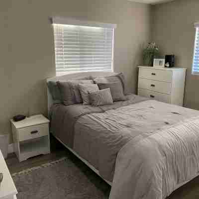 Modern Lake Home 1 mile from London Bridge Rooms