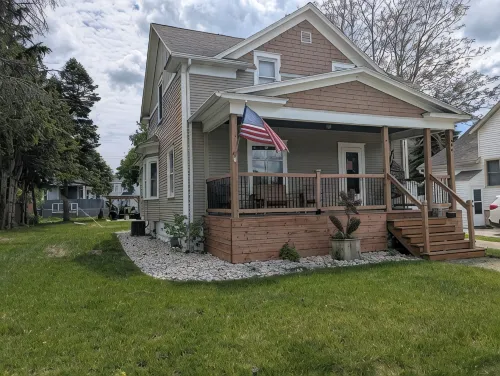 4-Bed 2 Bath Home Located in Downtown Grand Haven - Boutique
