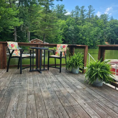 Charming 2-bedroom lakefront camp on Webber Pond