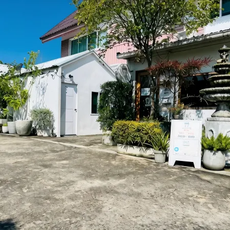 Thanyatorn Resort