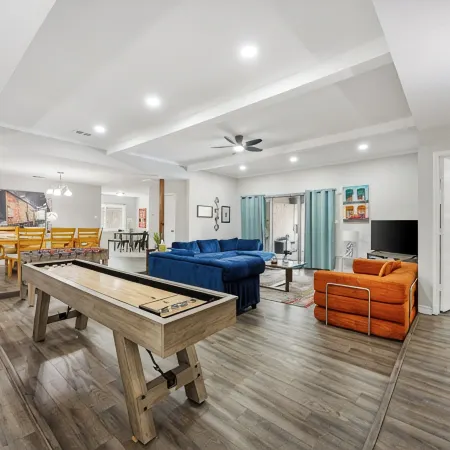 Luxury Escape - Pool, Hot Tub, Arcade, Games, BBQ & Outdoor Lounge!