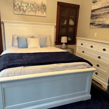 Charming, 1-bedroom, spacious duplex with sleeper sofa in delightful Dubuque.