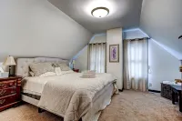 Spacious 7-Bedroom, 4 Bathroom House with WiFi and New Hvac in Wonderful Wichita - Bungalows