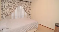Tuscan style loft, 2 patios, WiFi, Netflix , pool - 2 ดาว