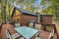 The Robin's Nest, a cozy 3-bedroom cabin in Lake Harmony with Firepit, AC, WiFi