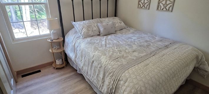 The Lily Pad: Newly Renovated, Lakefront Retreat on Shawano Lake, Sleeps 6 Hotels in Shawano County