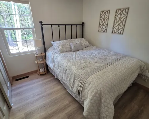The Lily Pad: Newly Renovated, Lakefront Retreat on Shawano Lake, Sleeps 6 Hotels in Wescott