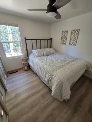 The Lily Pad: Newly Renovated, Lakefront Retreat on Shawano Lake, Sleeps 6