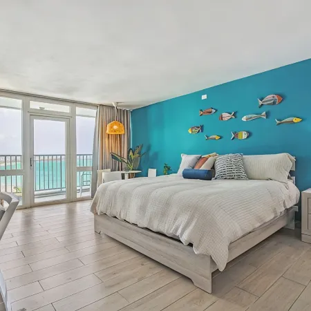 Direct Beach Access & King Bed in Isla Verde - Pool, Gym & Parking