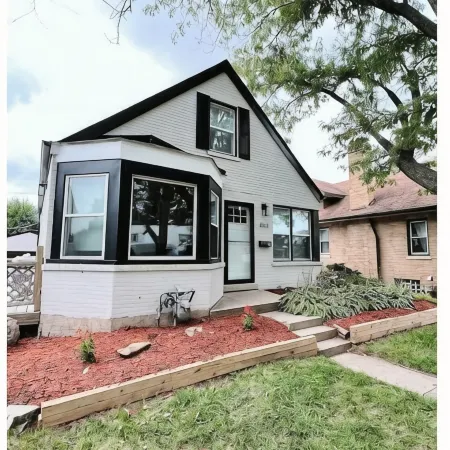 Cozy Home by O'Hare + EV Plug
