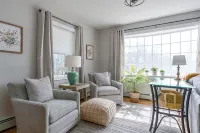 Beautifully Remodeled Colonial Charmer - 3 Bed, 2 Bath Near Tuscan Village! - 무료 와이파이