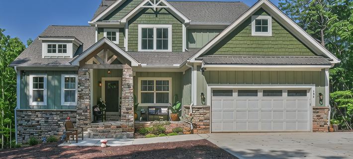 The Gem: Gated Luxury Mtn Home - Hot Tub/Sauna/Basketball/EV Charger/Hiking Hotels in McDowell County