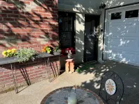 Serene Neighborhood Near Beach; under 10 Min. to Hospitals, Universities, & DT