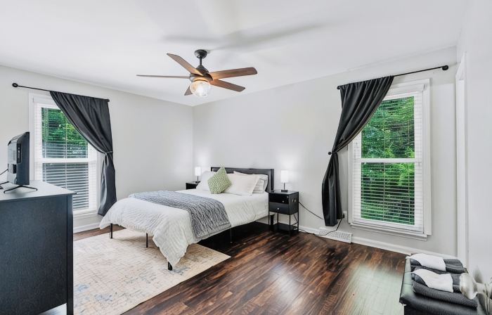 Modern Private Ranch•Very Fast WiFi•Vast Fenced Yard+Big Deck+Fire Pit!