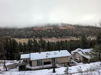 Serene Mountain Oasis: Private Starlit Hot Tub & Fire Pit - Wifi