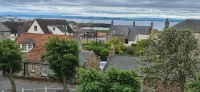 Elie - well appointed flat