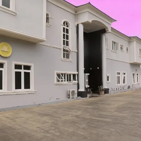 Moongate Hotel and Suites