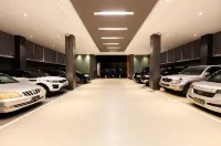 Hlaine Tet Hotel - parking