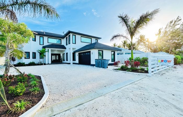 KPOW on the Beach - Brand New 5 bedroom Luxury Beachfront House!