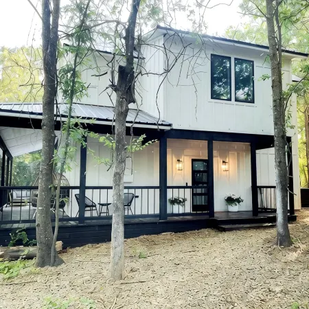 the RISER - BRAND NEW Modern Cabin in Broken Bow!