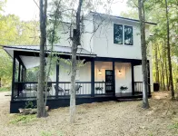 the RISER - BRAND NEW Modern Cabin in Broken Bow!