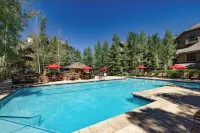 True Ski in Ski Out Located In Arrowhead village. 3 Bed / 3 Bath Unit - Boutique