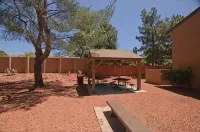~Red Rock Sanctuary w/Views~Pool~BBQ~Cozy~Clean~ - Gym