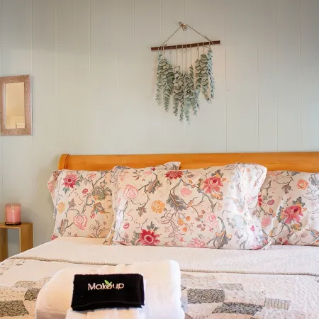 Cozy Second-Floor Stylish & Comfortable Stay
