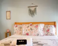 Cozy Second-Floor Stylish & Comfortable Stay - WiFi