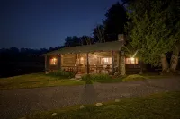 Authentic Log Cabin on Damariscotta River W/ Dock and Moorings - Wifi