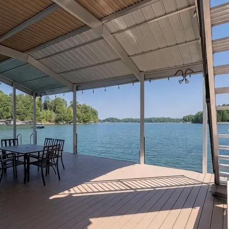 RARE EASY ACCESS PRIVATE FLOATING DOCK 4 BED ROOM HOME!