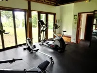 Stunning ocean views in completely renovated villa just 5 minutes from the beach - Gym