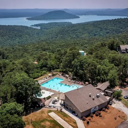 Fairfield Bay Gem w/ pool access and 4 Mi to Lake.