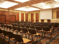جي إتش إل هوتل كابيتال Hotels near سيمون بوليفار سنترال بارك