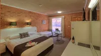 Cousins Motor Inn