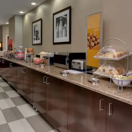 Hampton Inn & Suites Milwaukee-Downtown