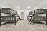 Modern Farm House Blocks from the Silos - Boutique