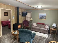 Bear Den Cabin a quaint non smoking cabin  Single Bedroom- Sleeps 4 Comfortably - 무료 와이파이