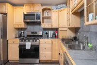 Stay in comfort and style! Encore Private Suite + Free parking! Close to Boston! - 3-Star