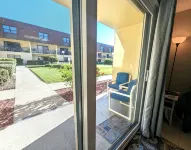 Affordable One Br Main Floor Condo Right on the Beach - King Bed & Heated Pool! - 4-Sterne