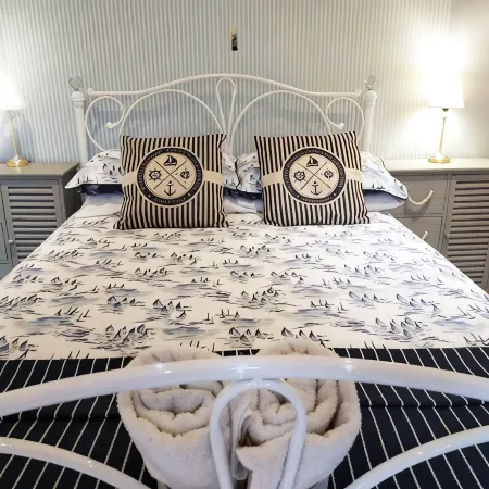 Dog friendly detached Nancecliff Cottage-enclosed garden & ocean view-Cornwall Hotels in Looe