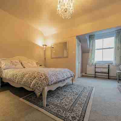 Lovely Large St Annes Maisonette with Roof Garden Rooms