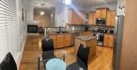 King Bed BeautifulTownhouse 3 Bedrooms 2.5 Bathrooms With FreeParking - Jacuzzi