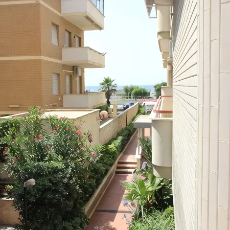 Ostia-apartment 50 mt from the beach, near historic center-sea view