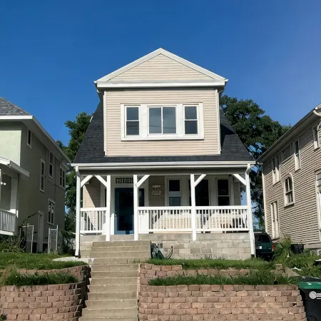 1890's Craftsman Home  5BR 4BA, Sleeps 16+   w 6 TVs.
