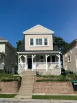 1890's Craftsman Home  5BR 4BA, Sleeps 16+   w 6 TVs. - Villas